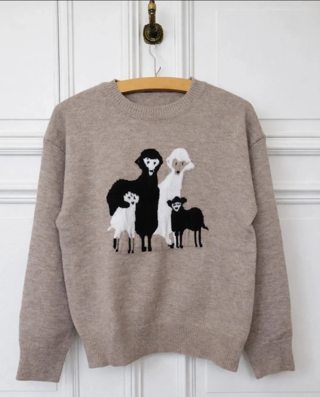 Kuscheliger Damen Pullover mit Lama Alpaka Muster Beige.