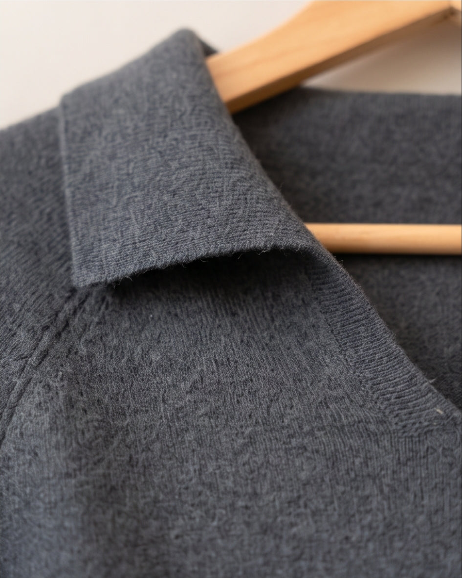 Damen Wollpullover Dunkelgrau mit Polokragen & V-Ausschnitt – Gr. M/L
