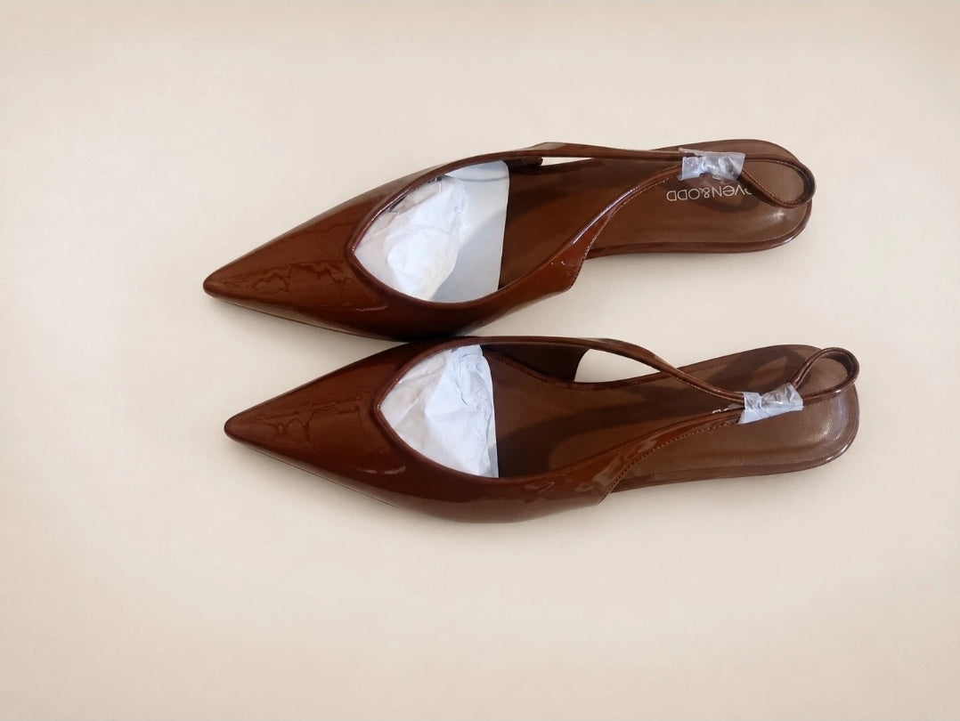 Damen Pumps Braun Lackoptik Slingback Kitten Heels spitz