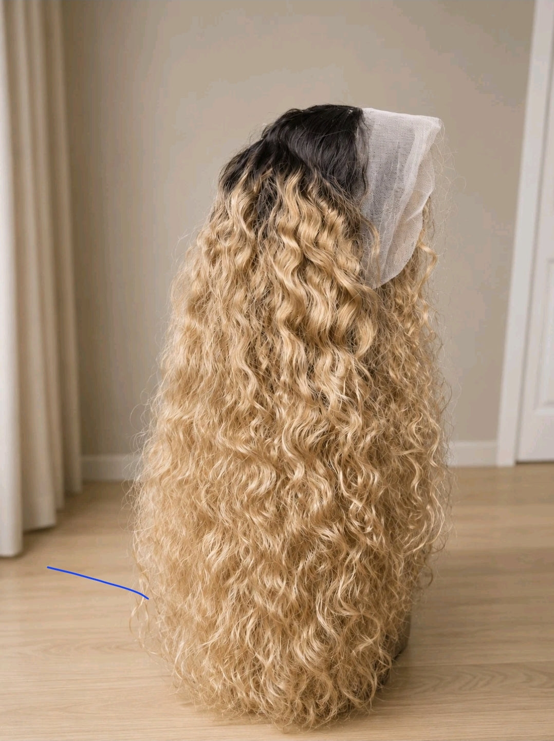 26 Zoll Ombre Blonde Lace Front Perücke Lockig Synthetische Wig Dunkler Ansatz