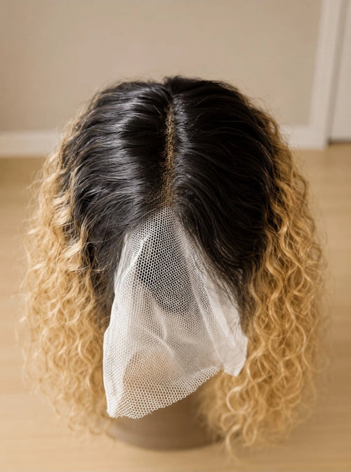 26 Zoll Ombre Blonde Lace Front Perücke Lockig Synthetische Wig Dunkler Ansatz