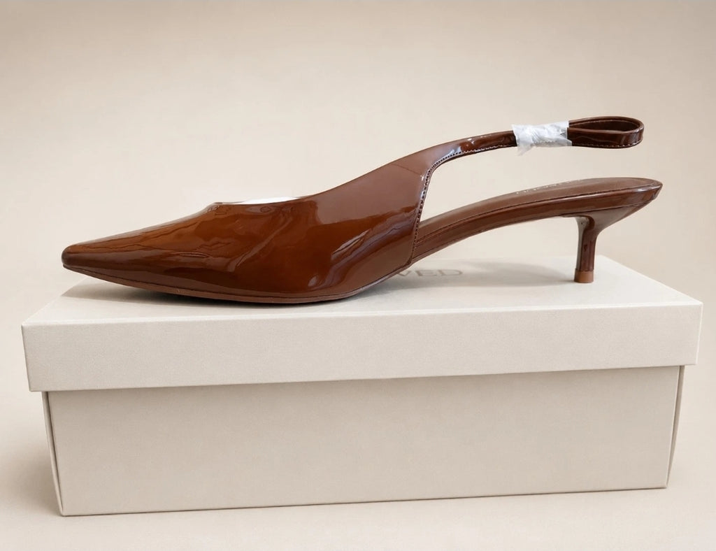 Damen Pumps Braun Lackoptik Slingback Kitten Heels spitz
